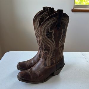 Ariat leather western square toe riding boots. US size 7, UK 4.5 W, EUR 38.5